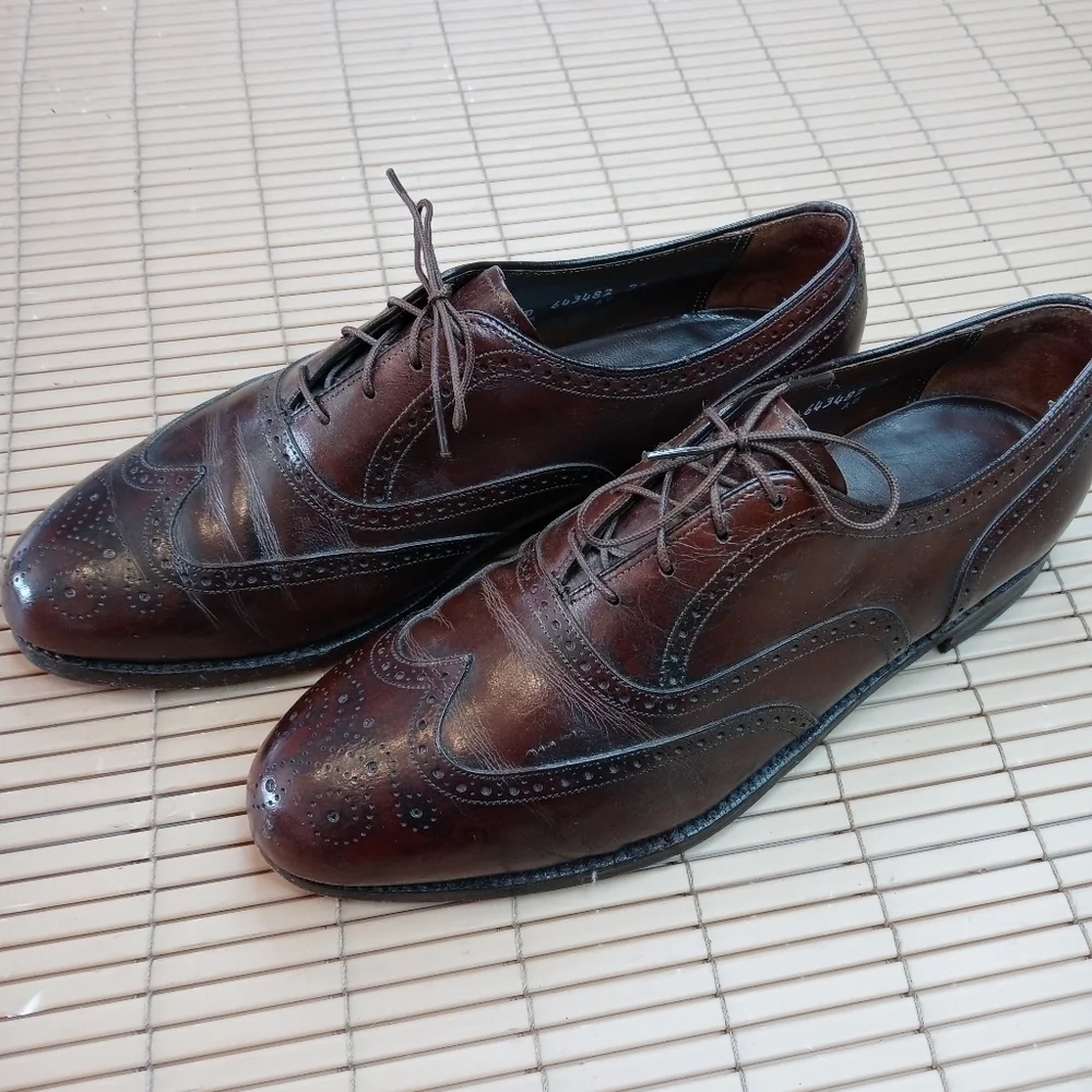 Florsheim Imperial men's brown leather wingtip Oxford. Sz 9D. 163pm